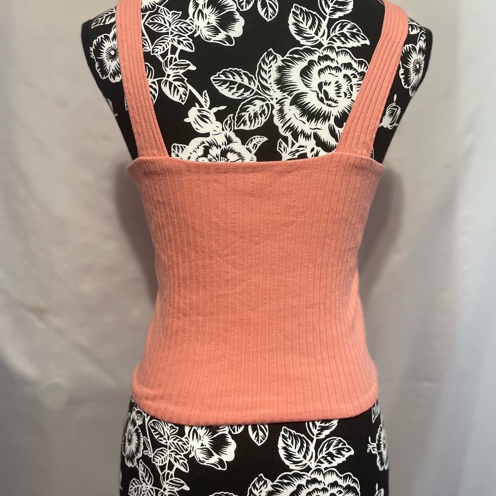 Cropped Tank Top - Picture 3 of 6